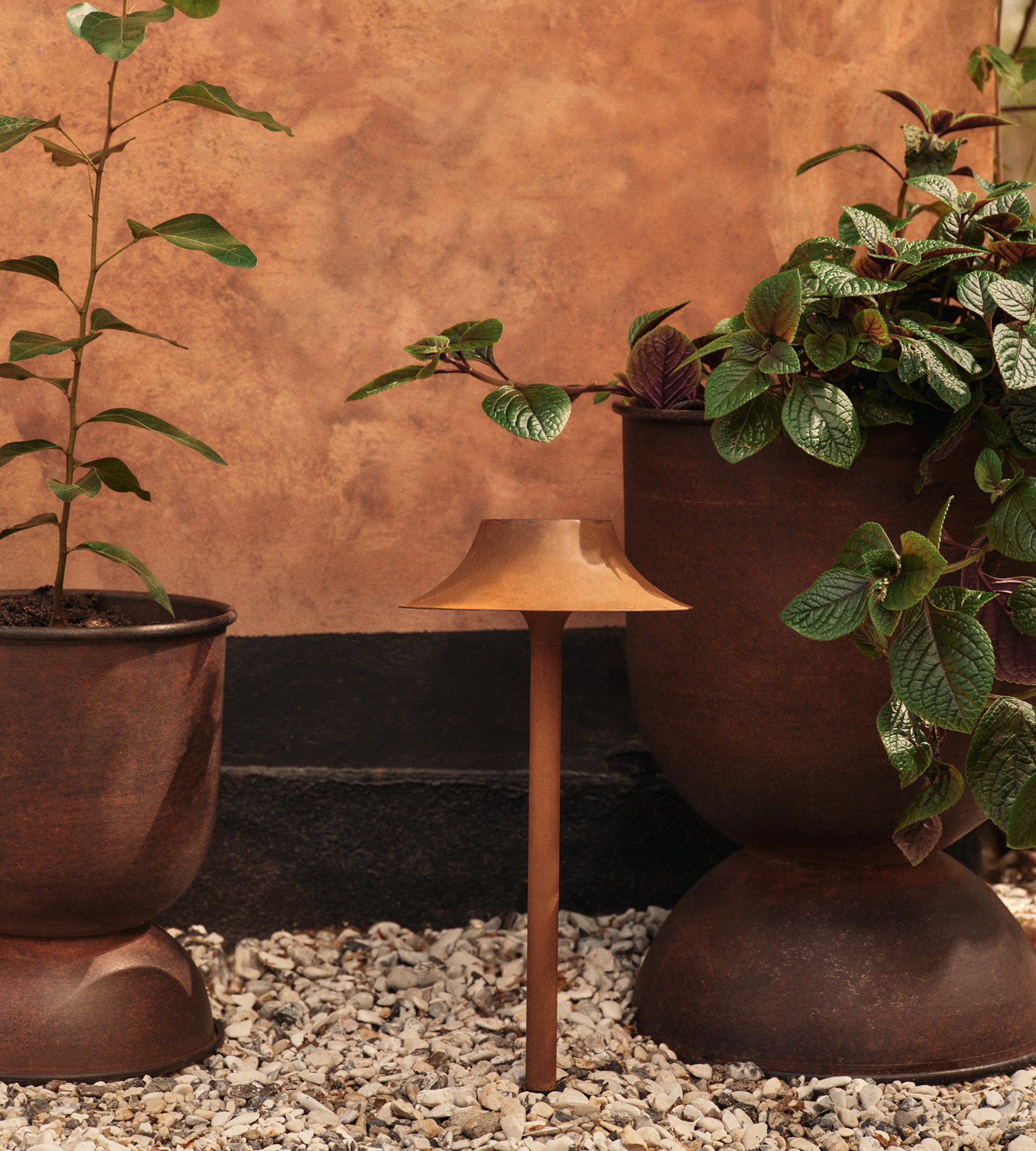 Hourglass Pot Rust - Medium